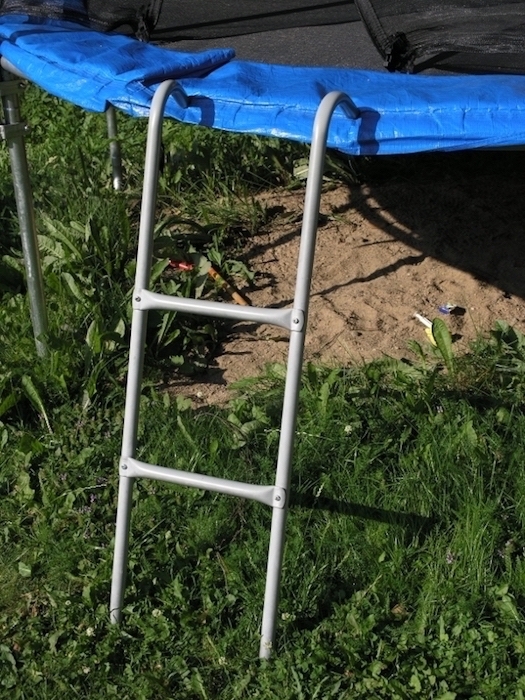 Trampoline trapper